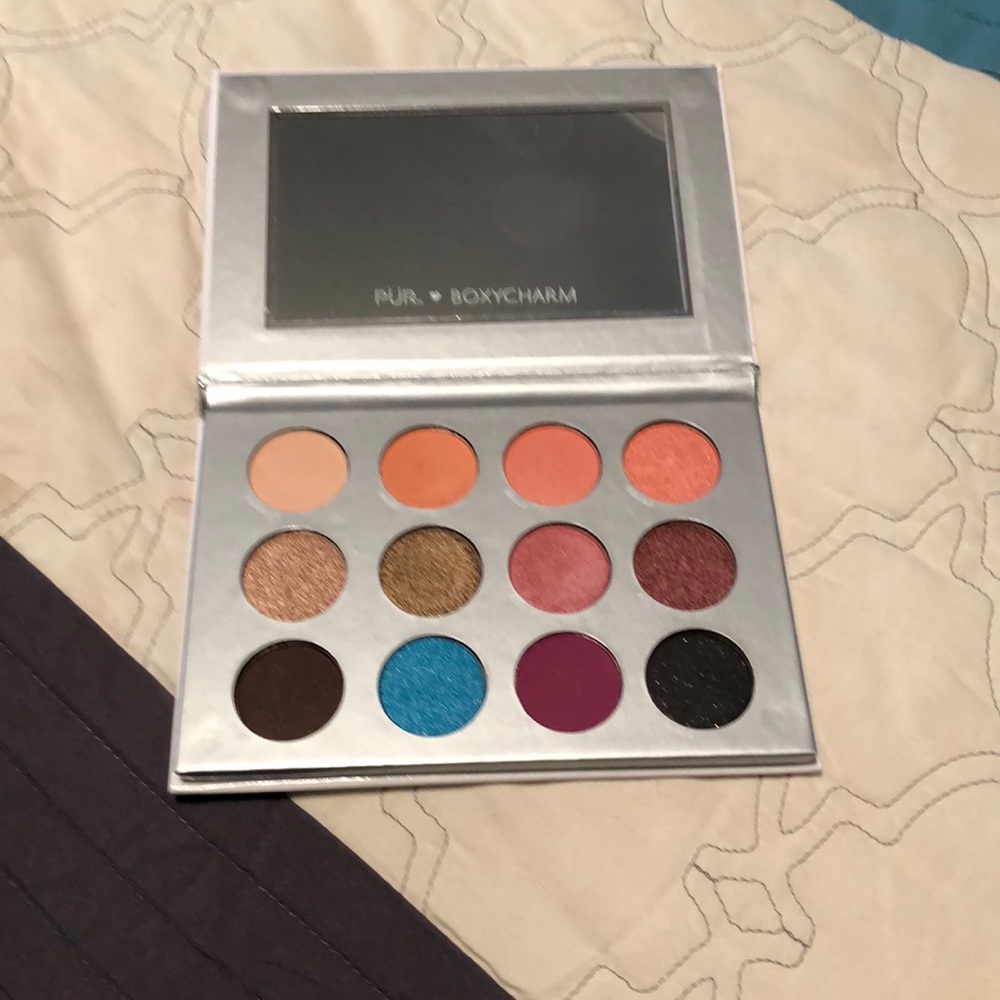Eyeshadow palette